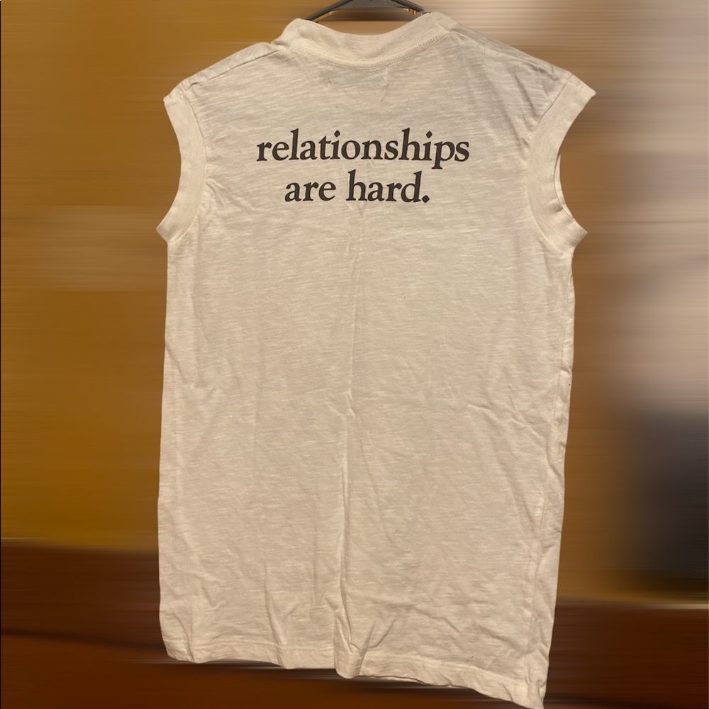 James Mae tee